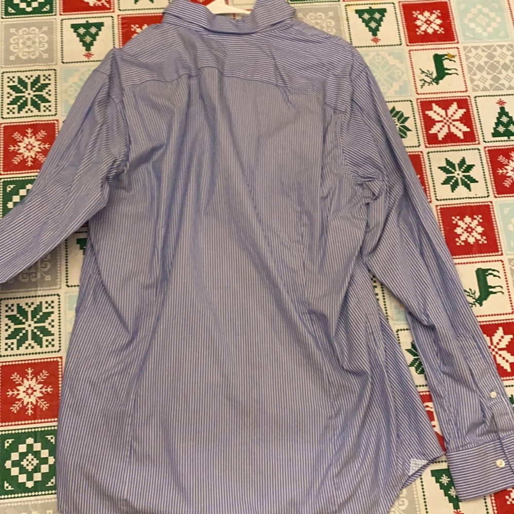 Button down - Picture 3 of 3